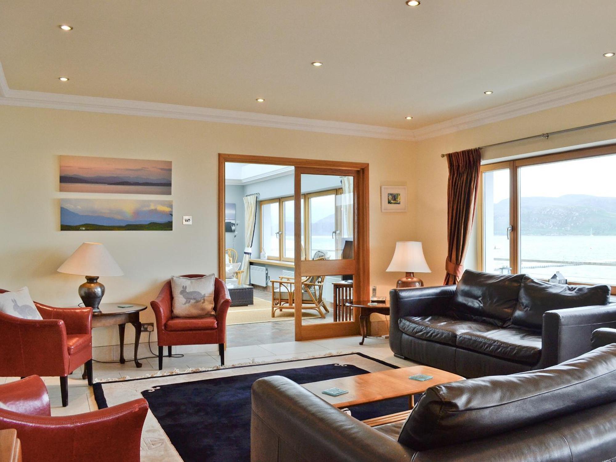 Waterside Villa ไทห์นาบรูซ ภายนอก รูปภาพ
