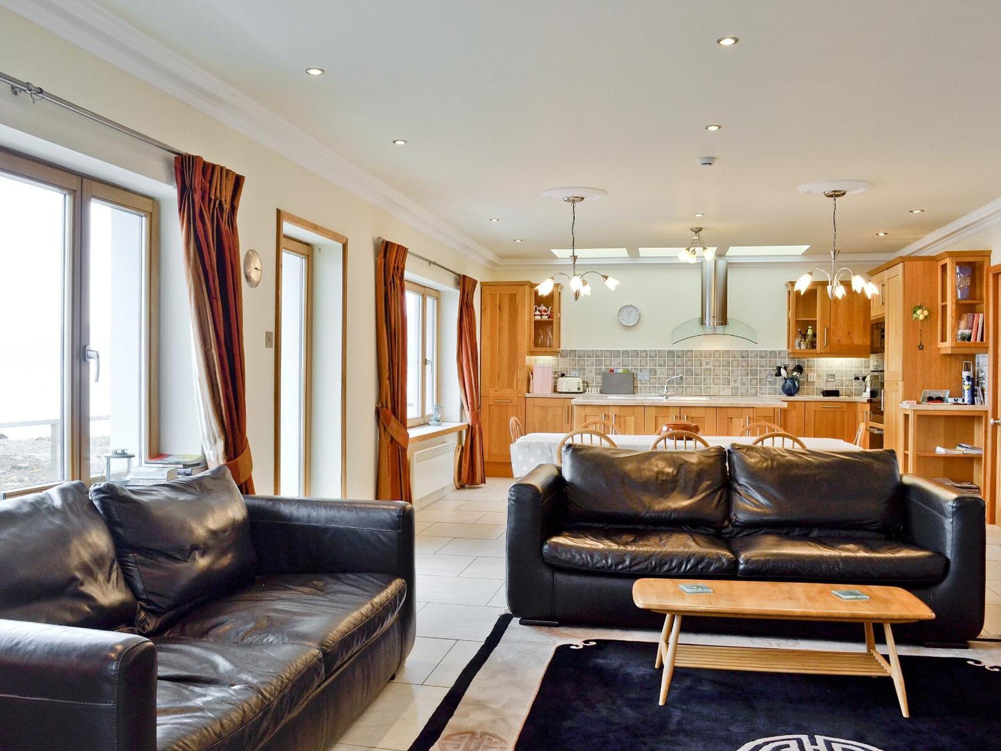 Waterside Villa ไทห์นาบรูซ ภายนอก รูปภาพ