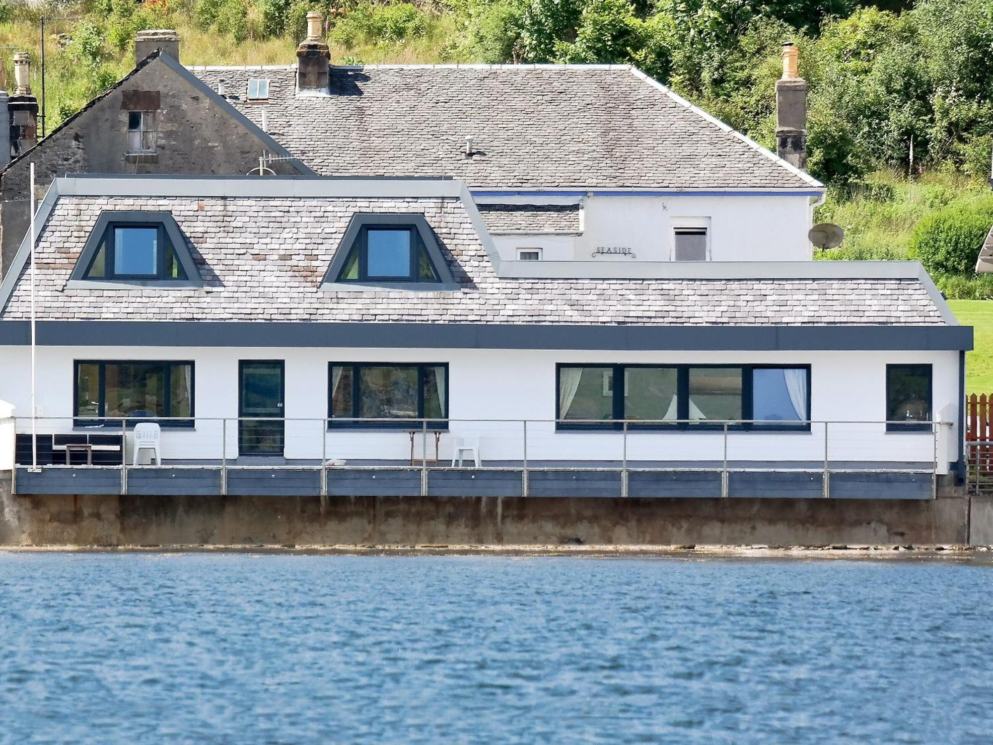 Waterside Villa ไทห์นาบรูซ ภายนอก รูปภาพ