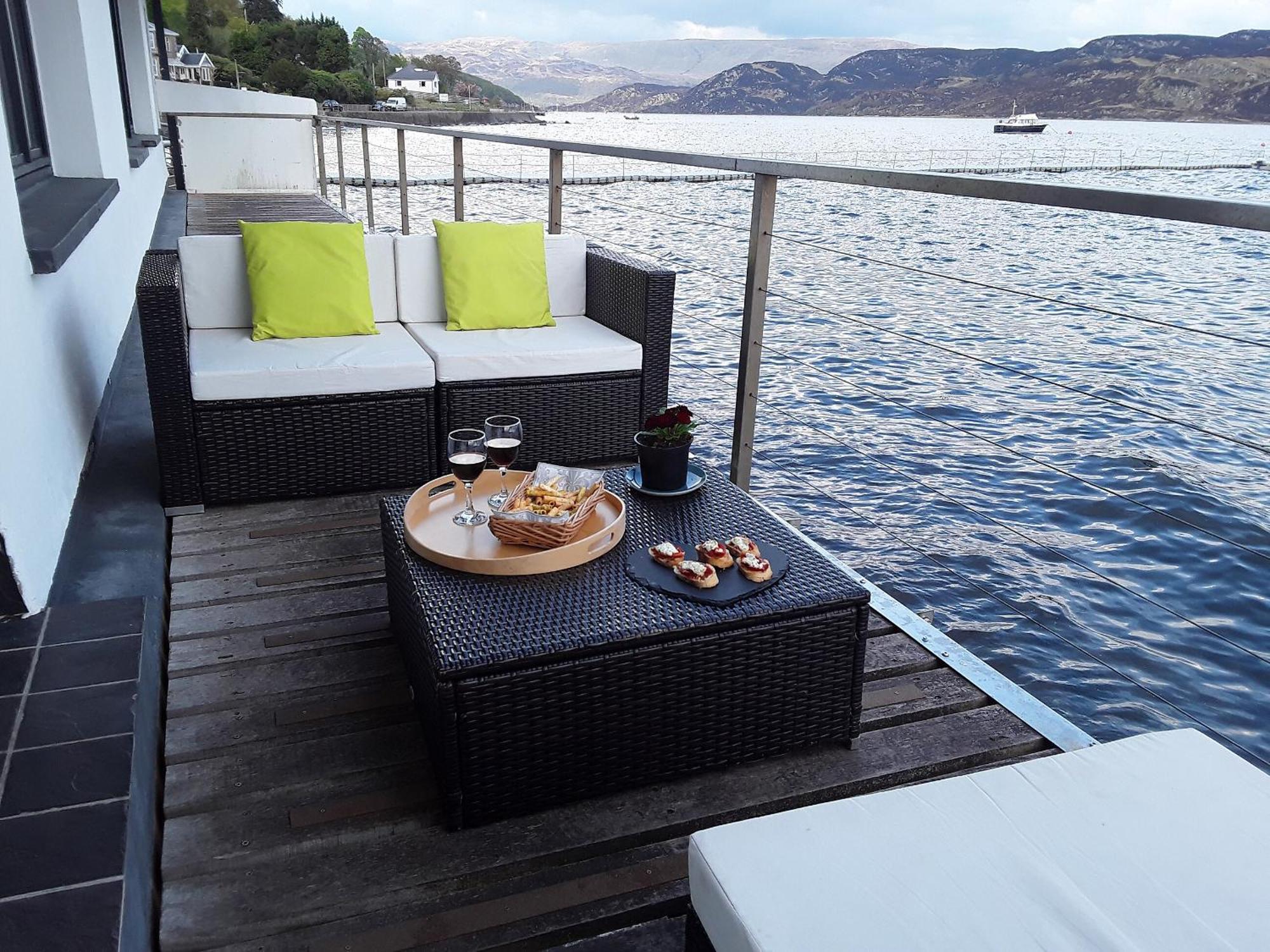 Waterside Villa ไทห์นาบรูซ ภายนอก รูปภาพ
