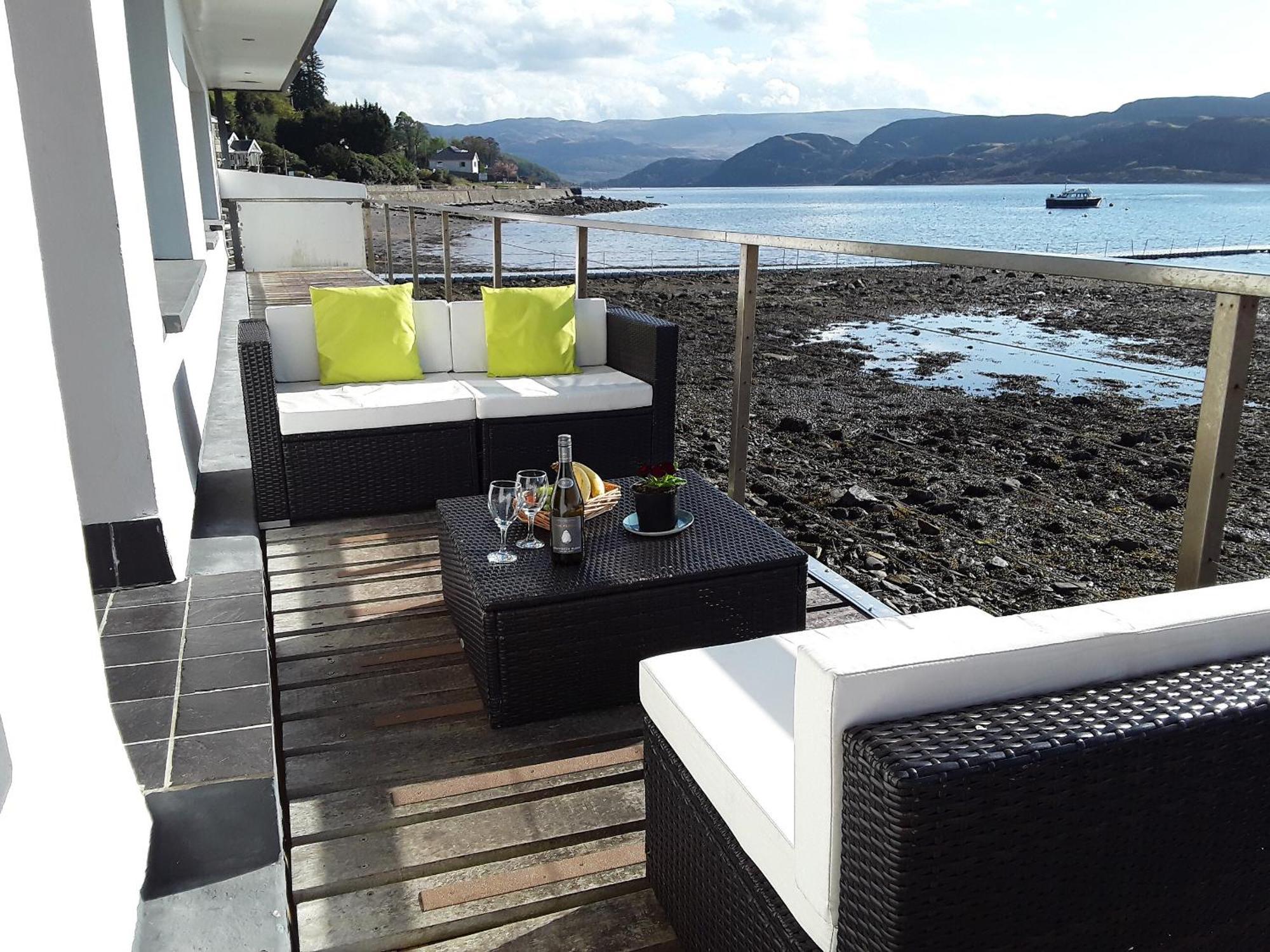 Waterside Villa ไทห์นาบรูซ ภายนอก รูปภาพ